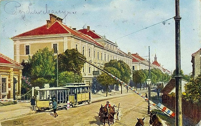 Tramvajska pruga od Vodovodne do Črnomerca 1910. godine. Mitnica kod Topničke vojarne će sljedećih godina biti premještena stotinjak metara zapadno na potok Črnomerec